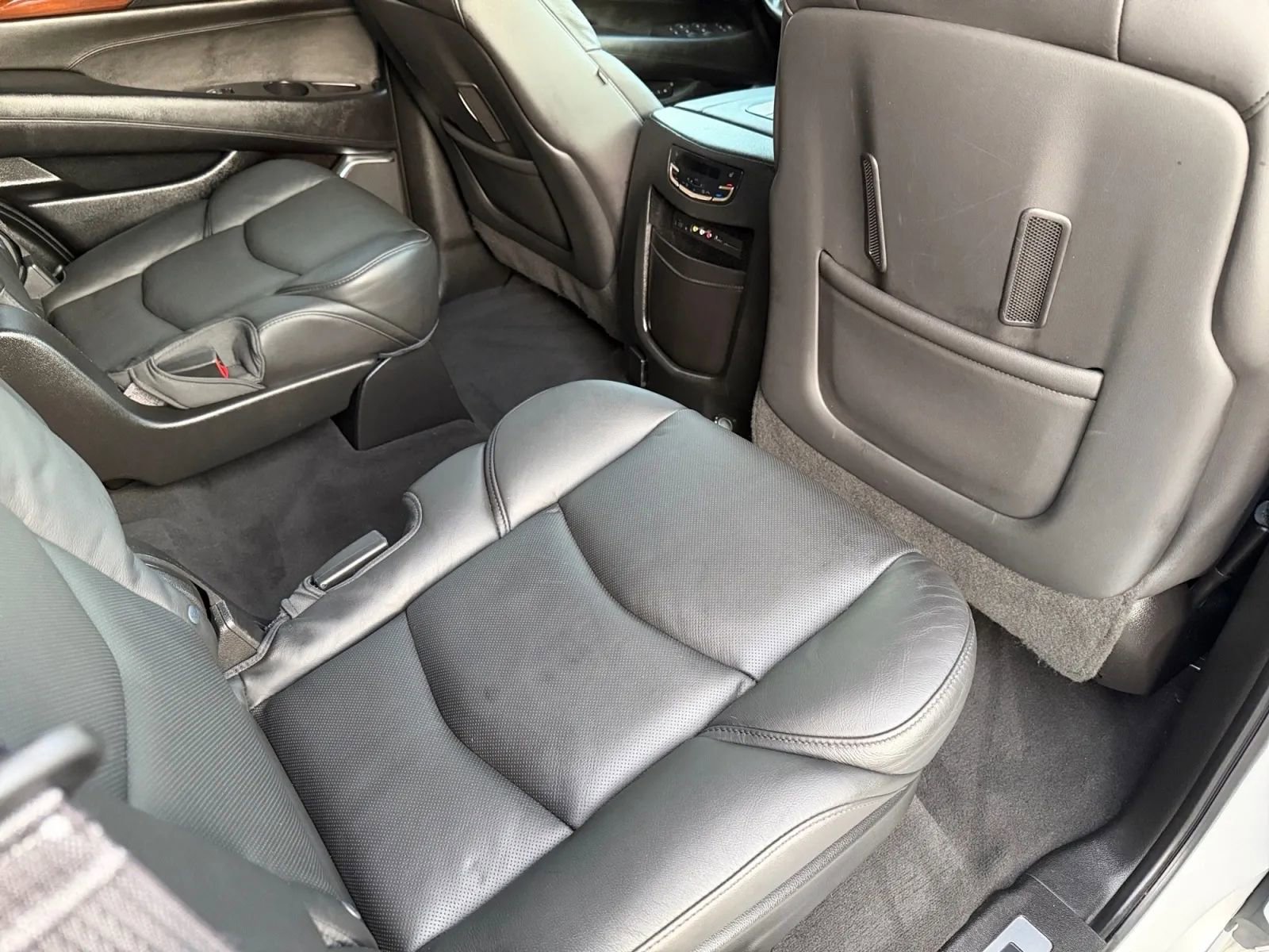 Used 2016 Cadillac Escalade Luxury image 25