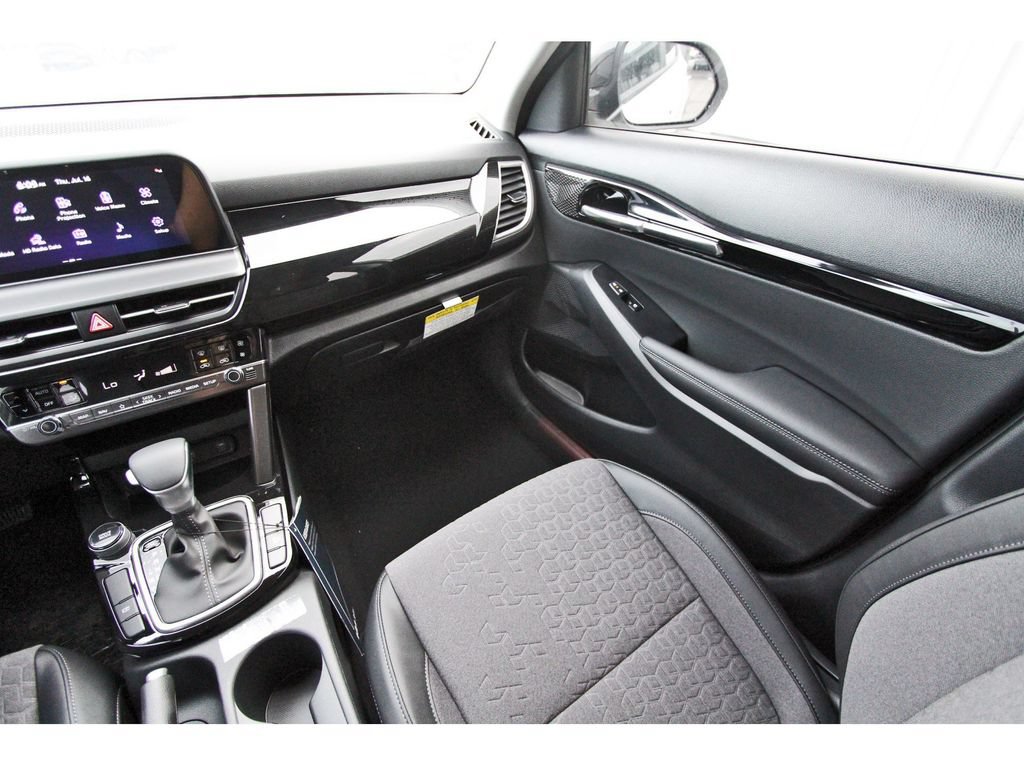 New 2026 Kia Seltos S FWD image 9