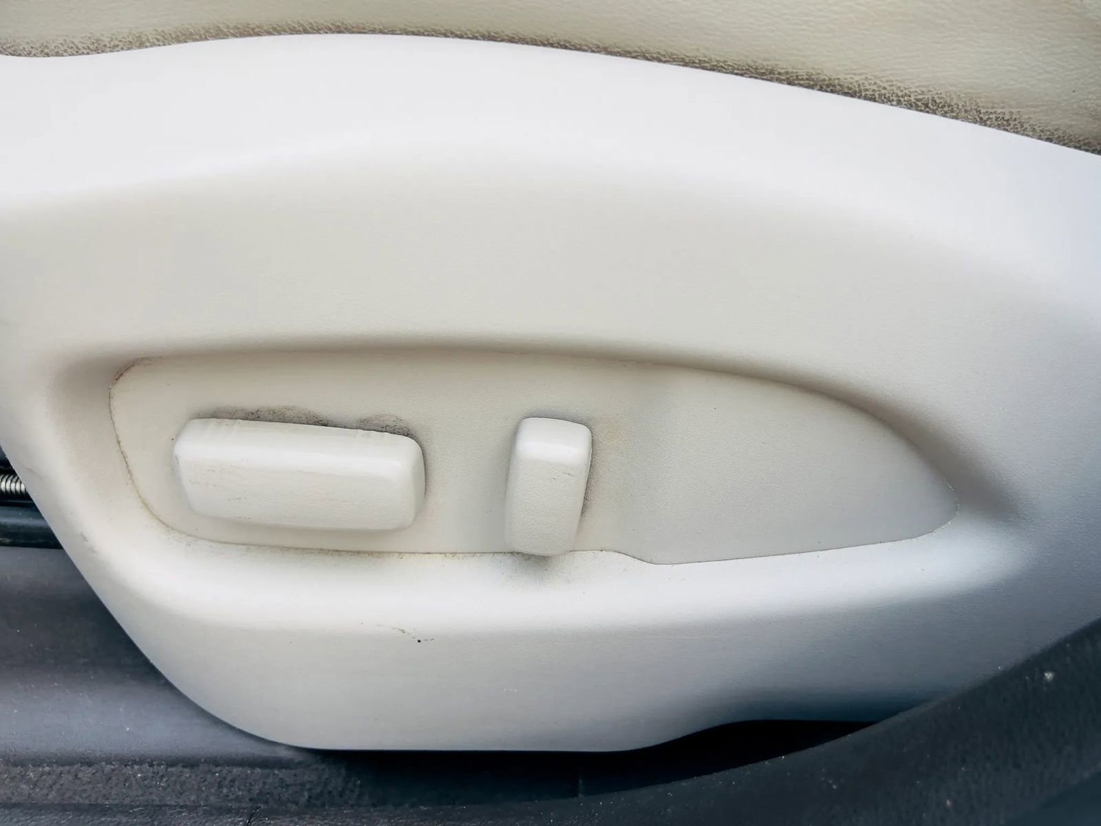 Used 2015 Cadillac SRX FWD image 23