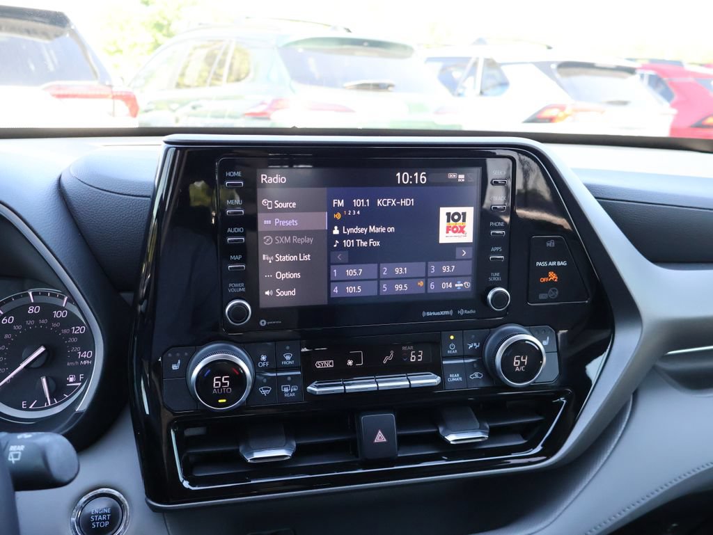 Used 2022 Toyota Highlander XLE FWD image 21