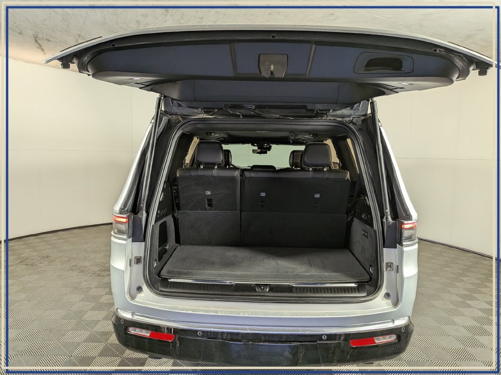 Used 2023 Jeep Grand Wagoneer Series III AWD/4WD image 14