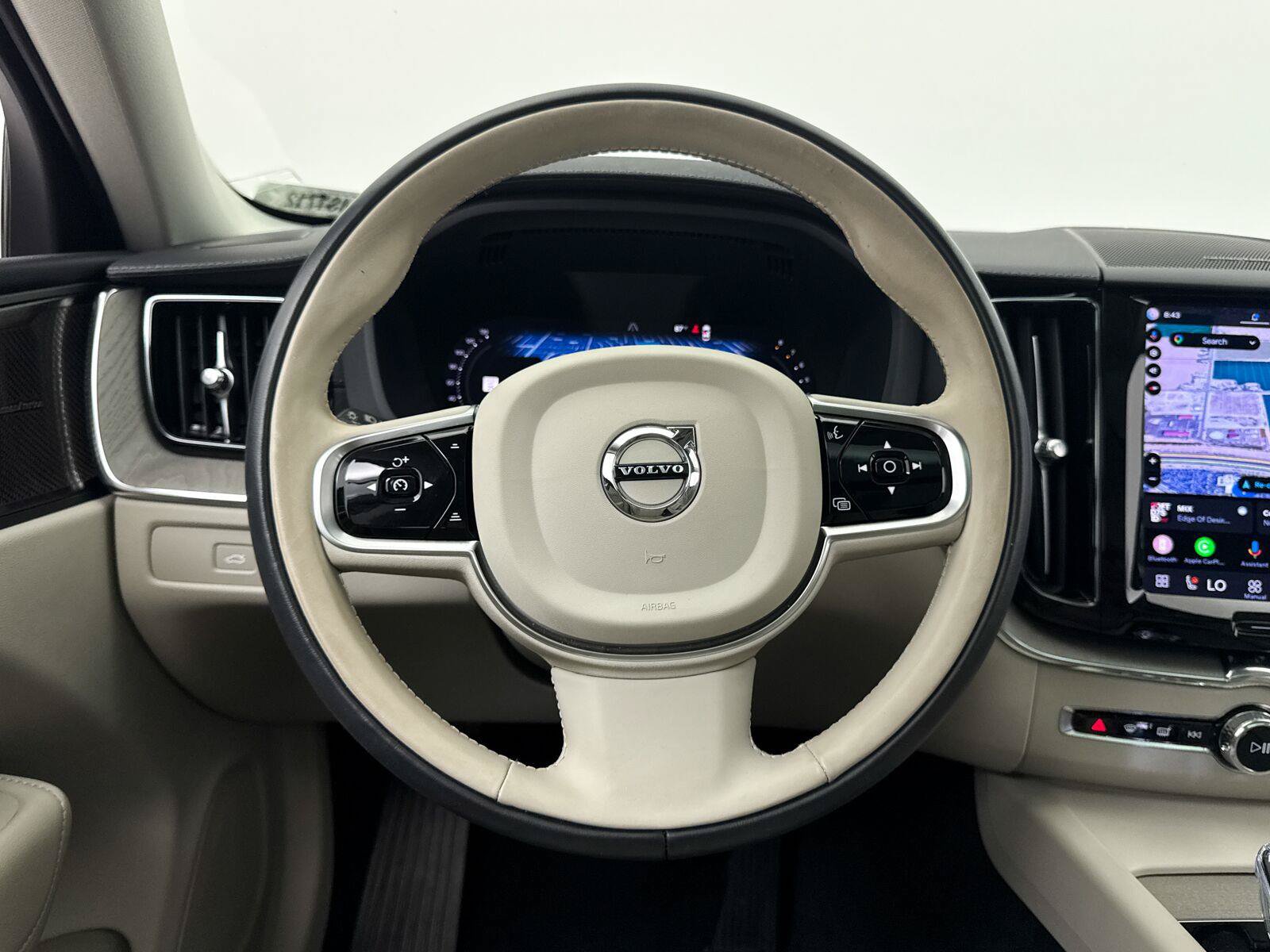 Used 2023 Volvo XC60 B5 Ultimate w/ Climate Package AWD/4WD image 4