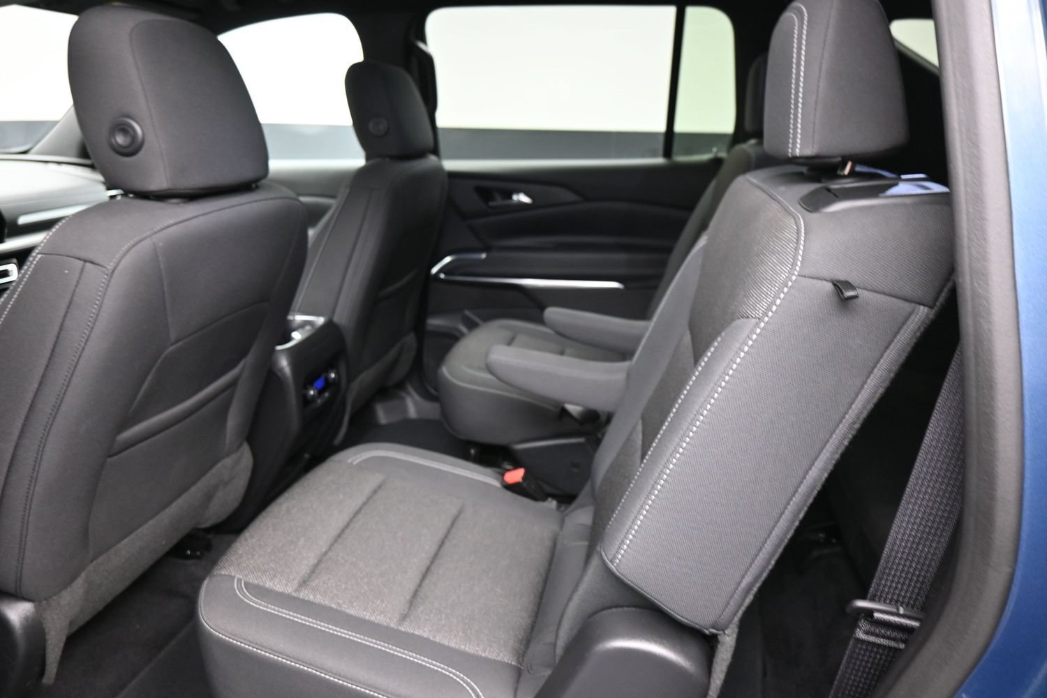 Used 2025 Chevrolet Traverse LT FWD image 16