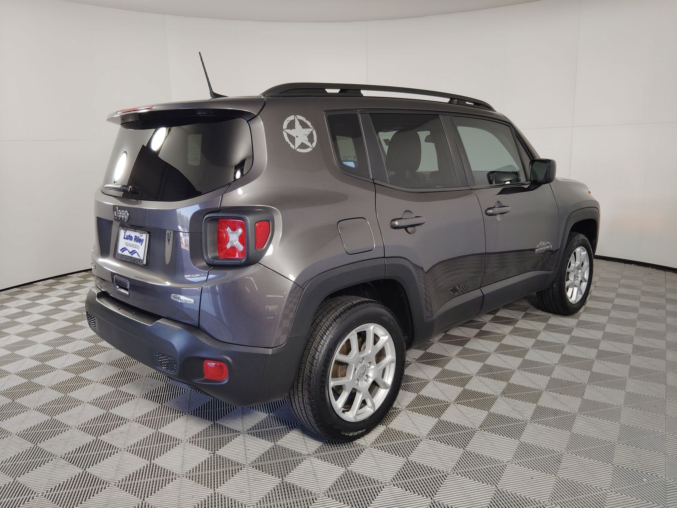 Used 2020 Jeep Renegade Latitude image 9