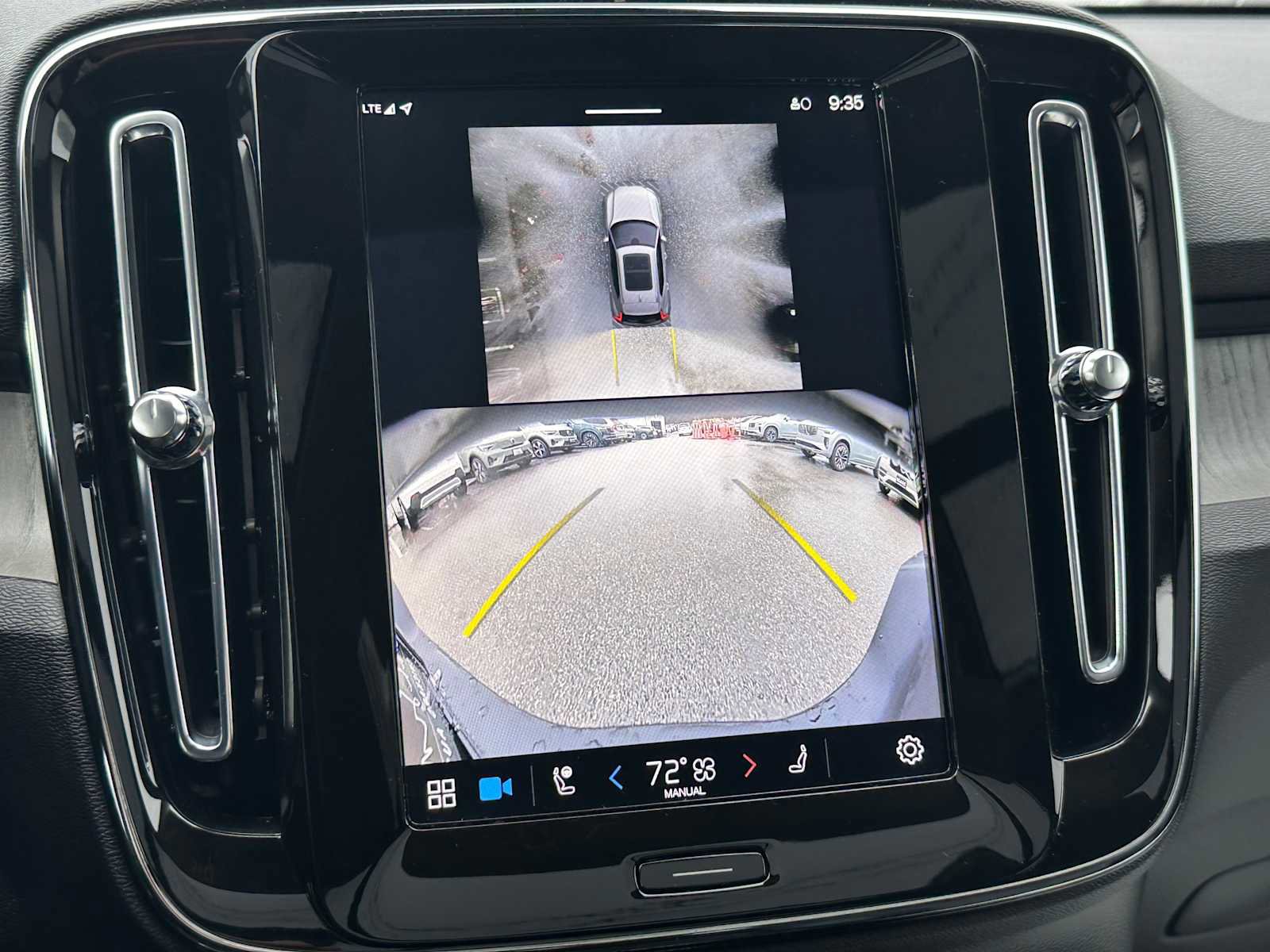 Used 2025 Volvo XC40 B5 Plus w/ Protection Package Premier image 26