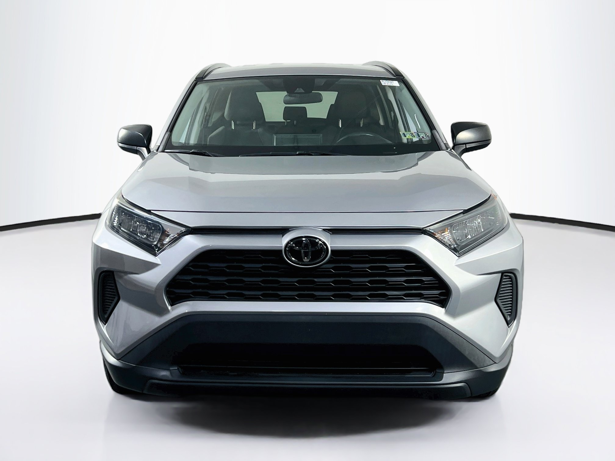 Used 2021 Toyota RAV4 LE AWD/4WD image 2