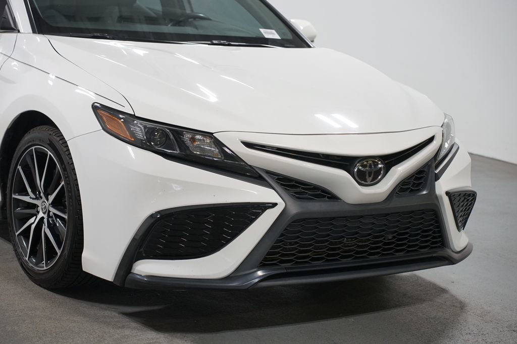 Used 2022 Toyota Camry SE FWD image 4