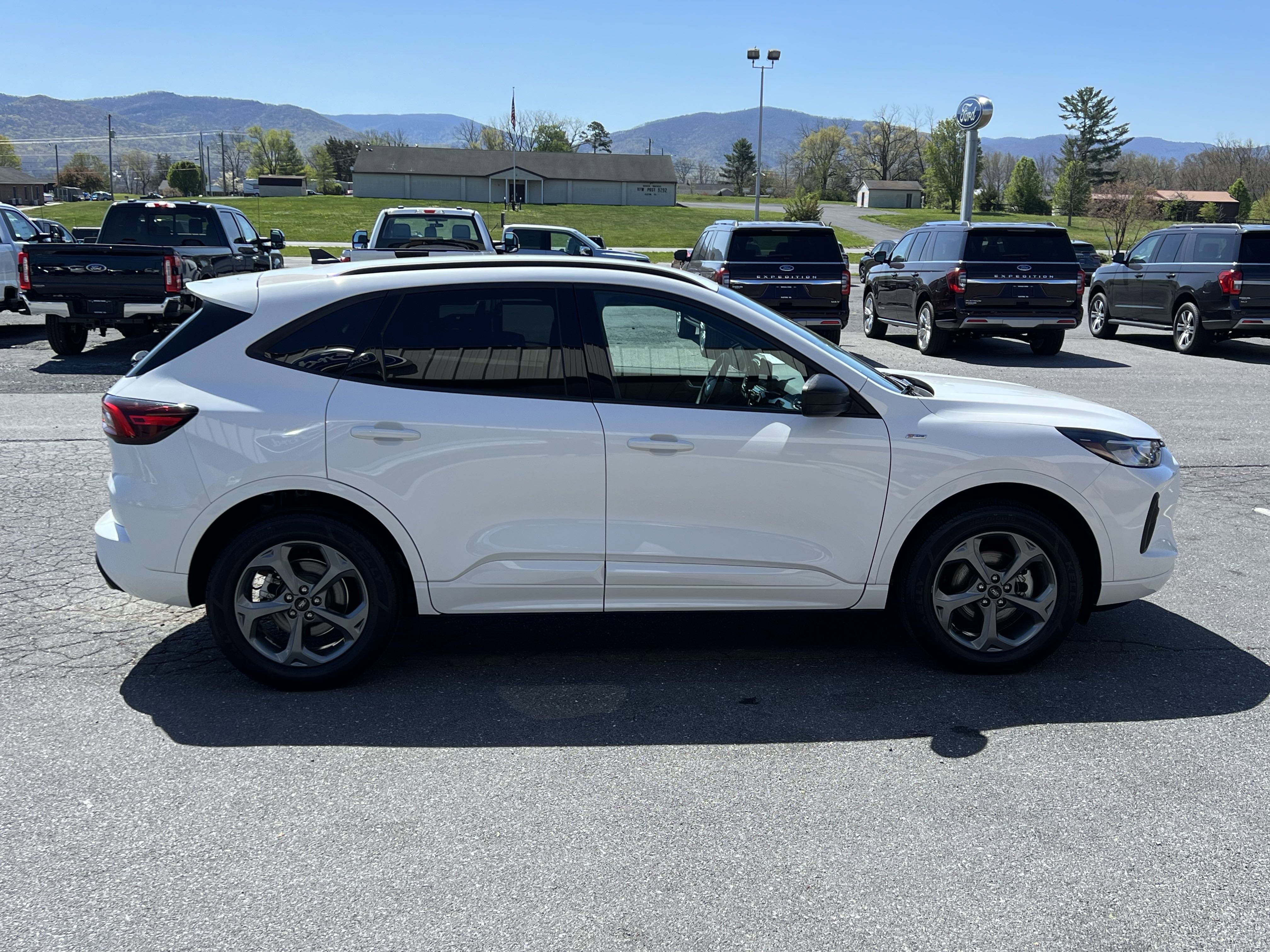 Used 2023 Ford Escape ST-Line image 5