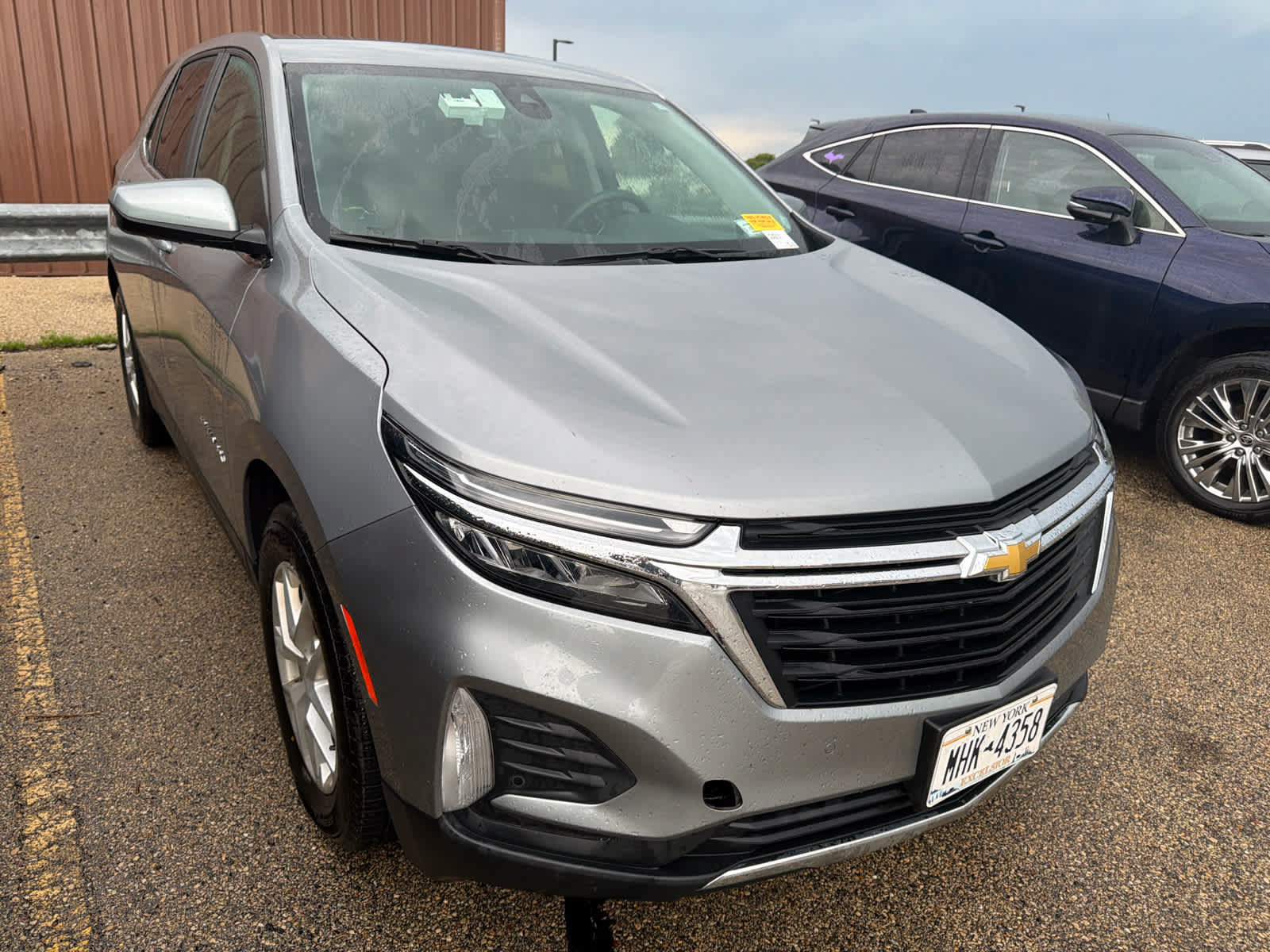 Used 2024 Chevrolet Equinox LT AWD/4WD image 3