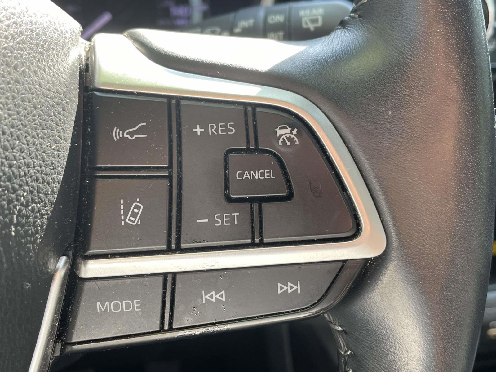 Used 2023 Toyota Highlander XSE AWD/4WD image 29