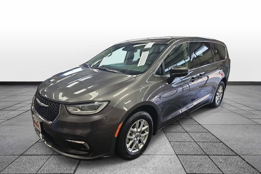 Used 2023 Chrysler Pacifica Touring-L FWD image 1