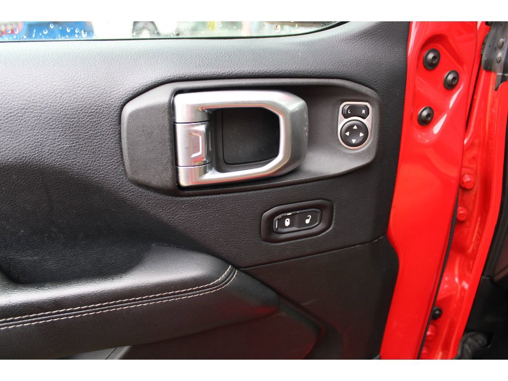 Used 2018 Jeep Wrangler Unlimited Sahara w/ Dual Top Group image 27