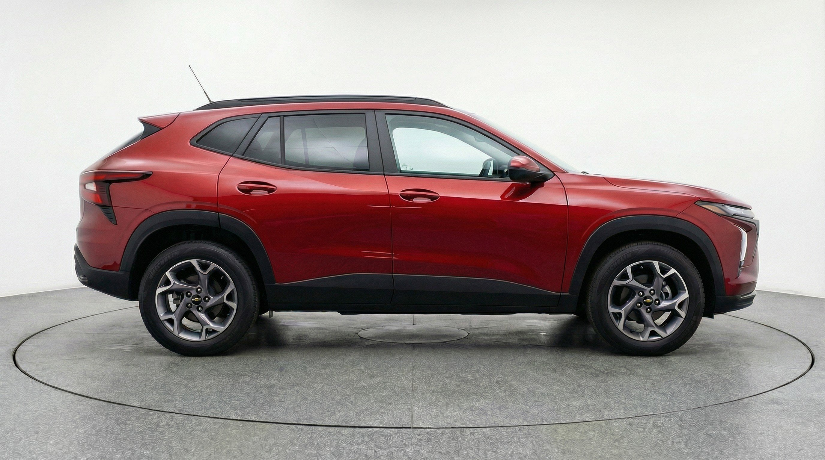 Used 2025 Chevrolet Trax LT image 11