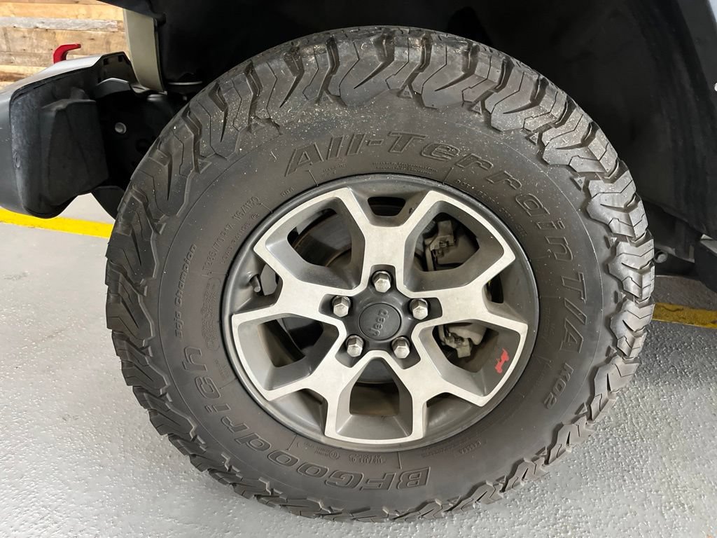 Used 2022 Jeep Wrangler Unlimited Rubicon w/ Cold Weather Group AWD/4WD image 5