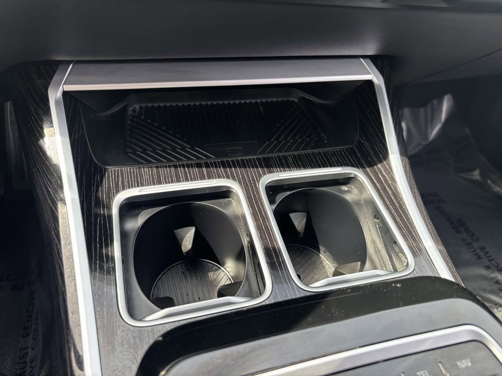 Used 2025 BMW 740i xDrive AWD/4WD image 32