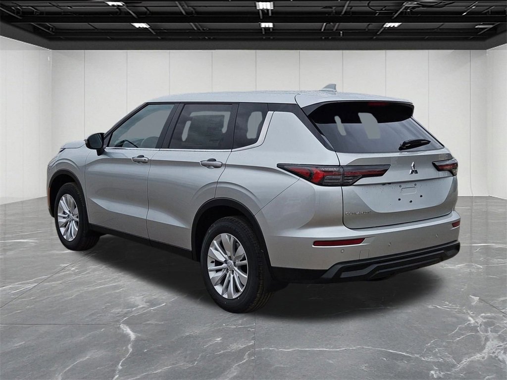 New 2025 Mitsubishi Outlander ES image 3