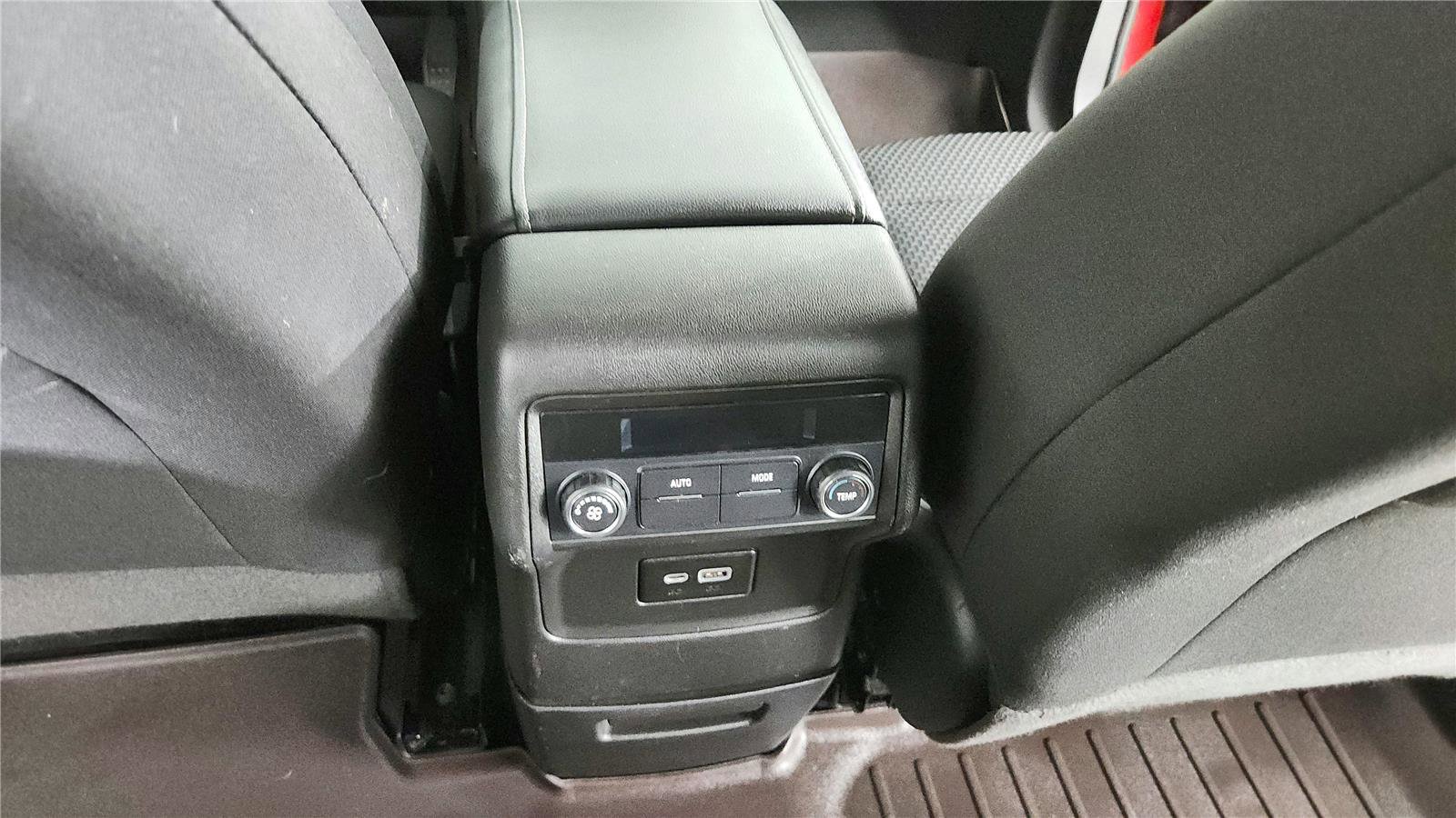 Used 2023 GMC Acadia SLE FWD image 14