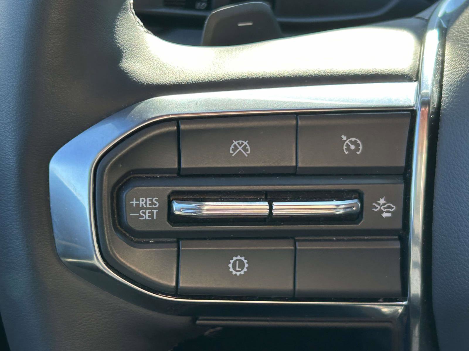 Used 2025 GMC Yukon Denali image 23