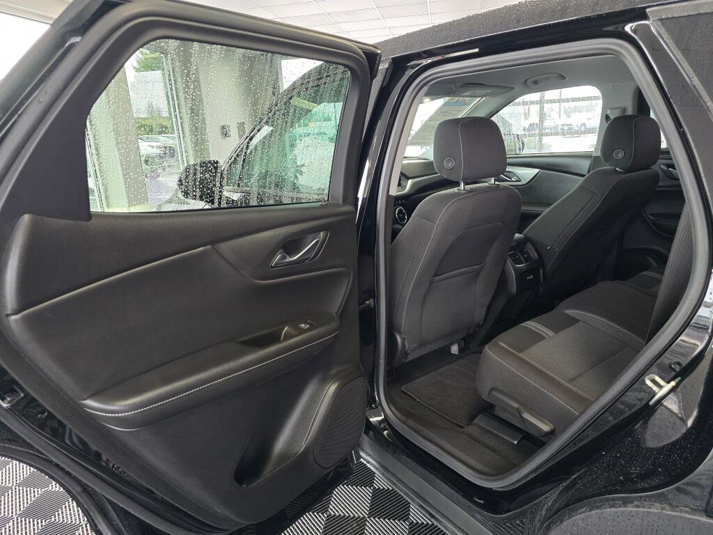 Used 2025 Chevrolet Blazer LT image 36
