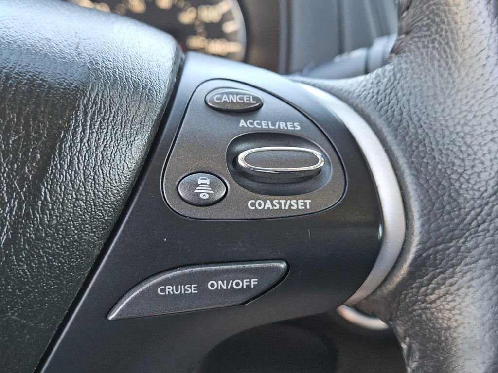 Used 2020 Nissan Pathfinder SV image 18