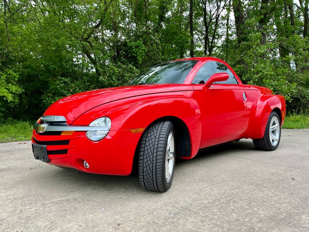 Used 2004 Chevrolet SSR w/ Preferred Equipment Group RWD image 2