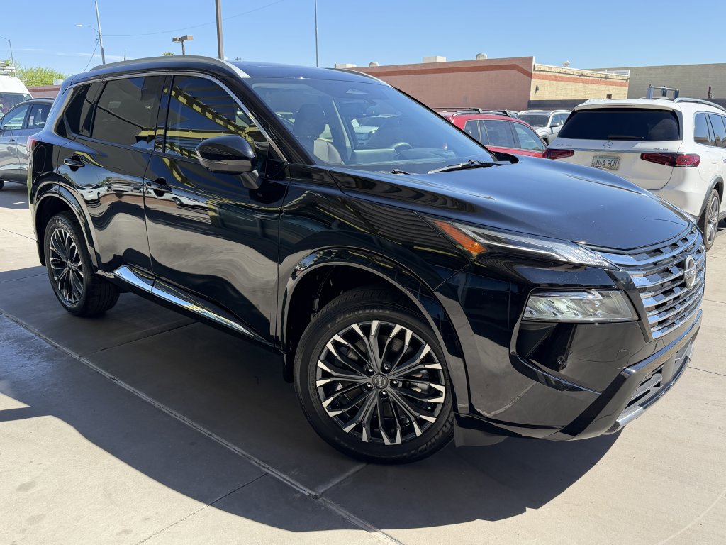 Used 2025 Nissan Rogue Platinum w/ Tech Package image 6