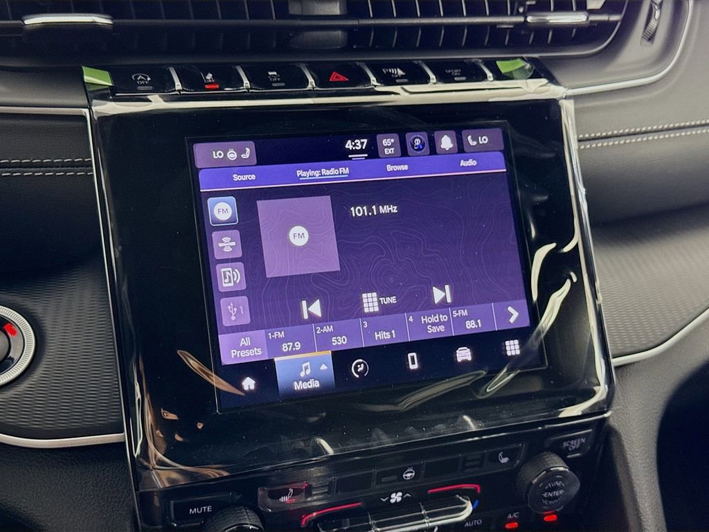 New 2025 Jeep Grand Cherokee L Laredo image 35