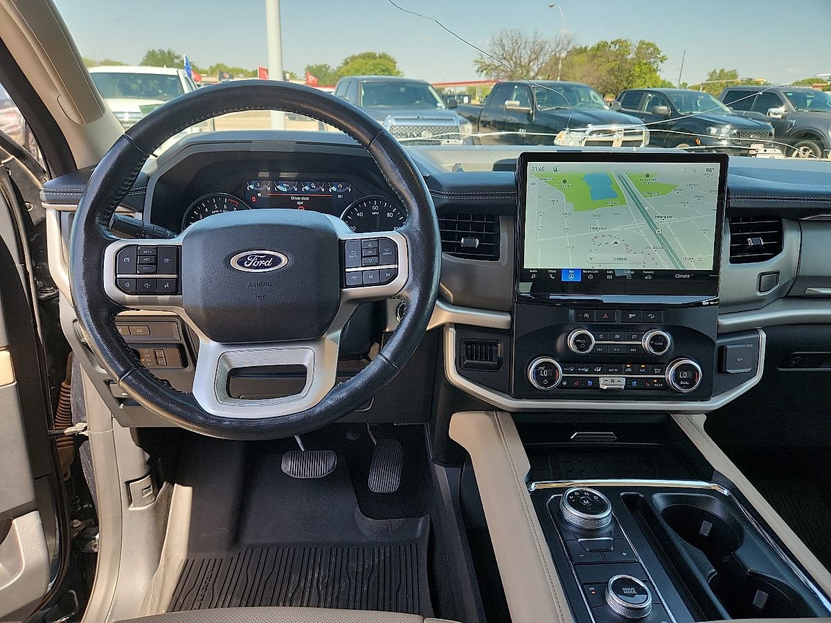 Used 2023 Ford Expedition XLT AWD/4WD image 6
