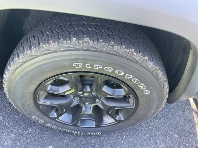 Used 2019 Jeep Cherokee Trailhawk w/ Comfort/Convenience Group AWD/4WD image 15