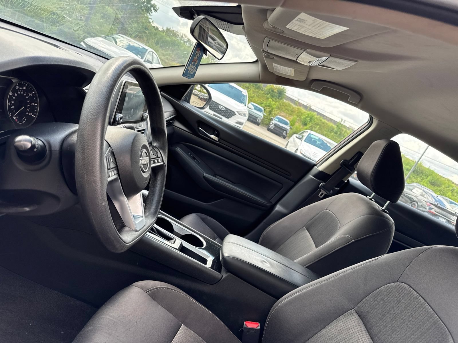 Used 2024 Nissan Altima 2.5 SV FWD image 24
