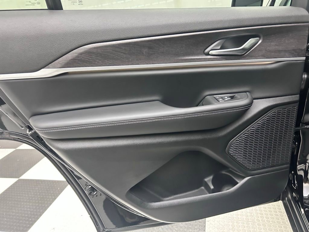 New 2025 Jeep Grand Cherokee L Limited image 13