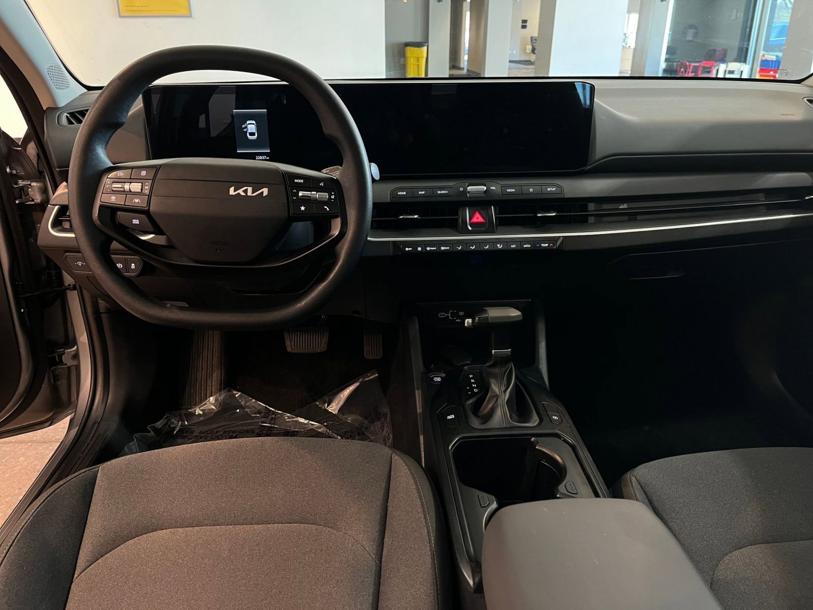 Used 2025 Kia K4 LXS image 33