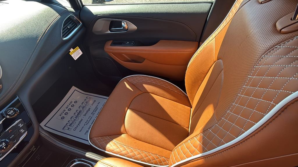 New 2026 Chrysler Pacifica Pinnacle image 16