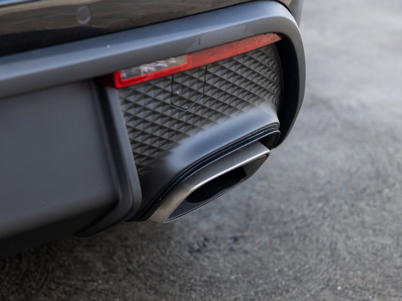 Certified 2025 Porsche Macan image 22