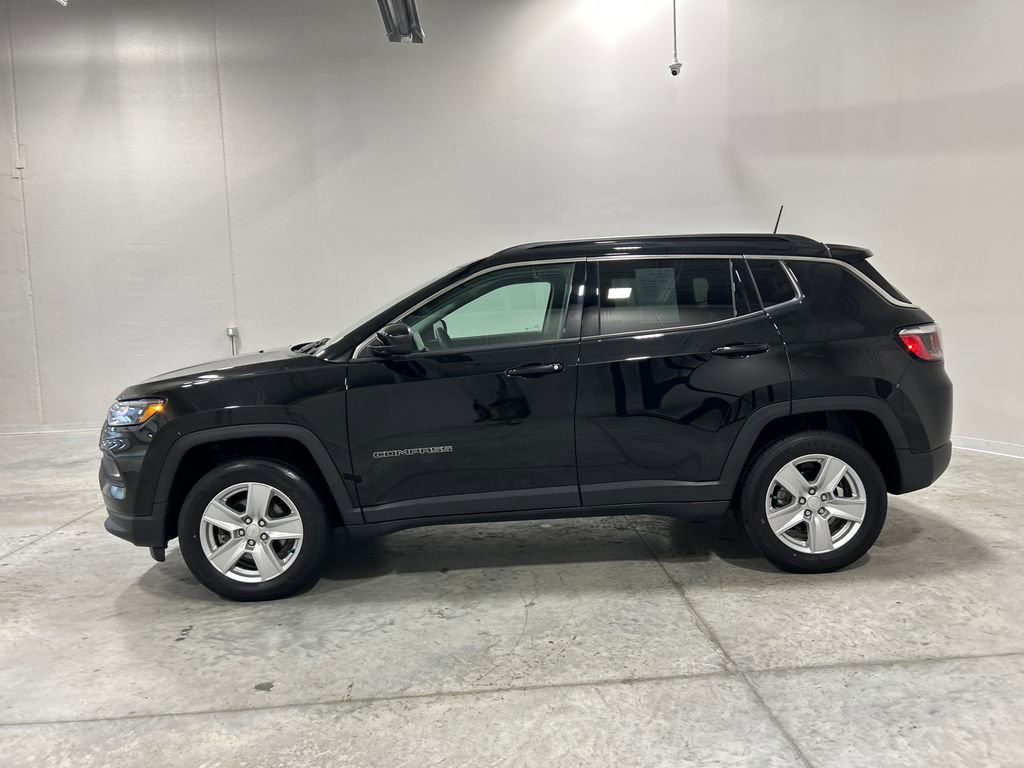 Used 2022 Jeep Compass Latitude image 9