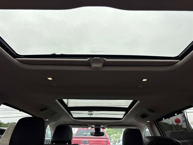 Used 2018 Chrysler Pacifica Limited FWD image 13