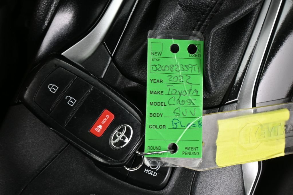 Used 2022 Toyota Corolla Cross LE w/ Moonroof Package FWD image 22