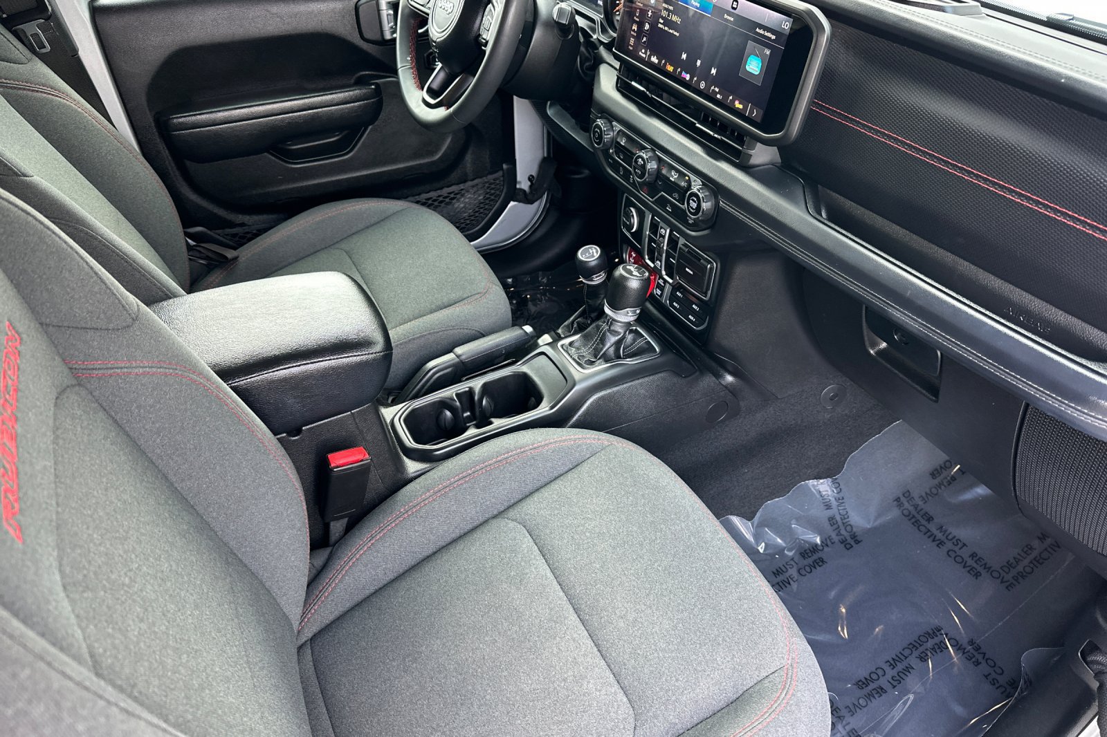 Used 2024 Jeep Wrangler Unlimited Rubicon AWD/4WD image 15