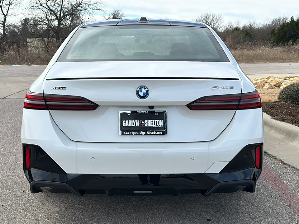 New 2026 BMW 550e xDrive image 7