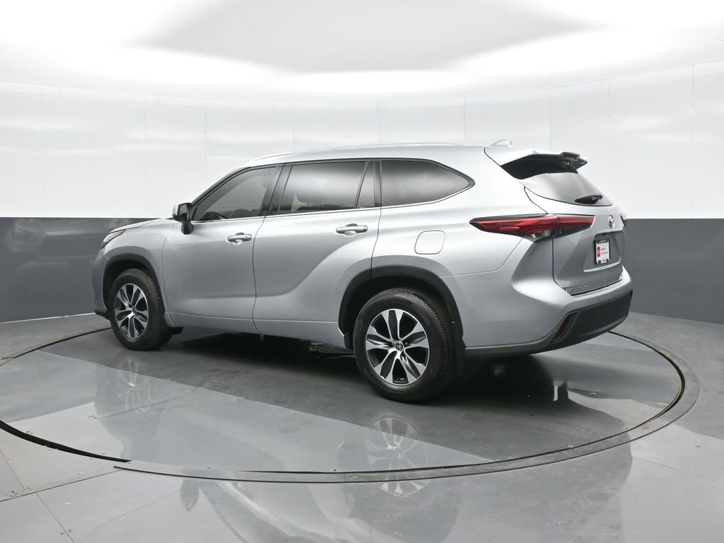 Used 2021 Toyota Highlander XLE image 5