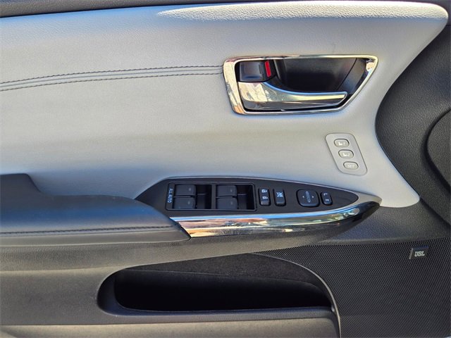 Used 2017 Toyota Avalon Limited image 24