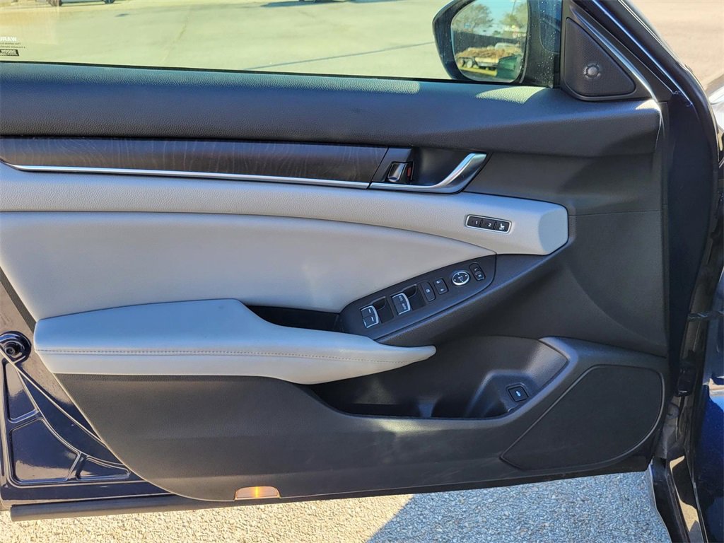 Used 2018 Honda Accord Touring image 20