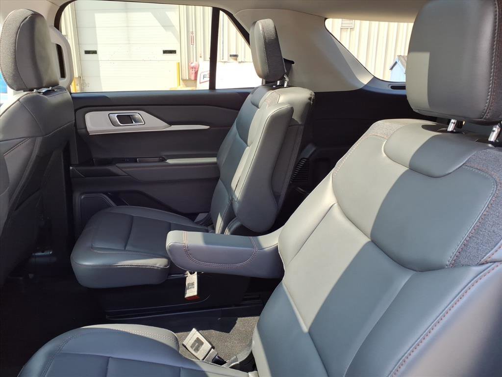 Used 2025 Ford Explorer Active w/ Active Comfort Package AWD/4WD image 15