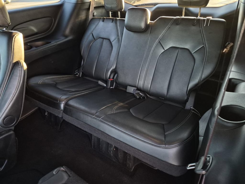 Used 2025 Chrysler Pacifica Select FWD image 13