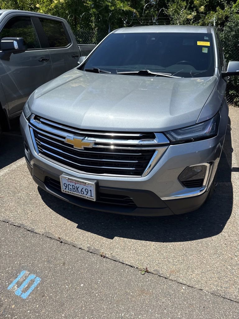 Used 2023 Chevrolet Traverse LT FWD image 2