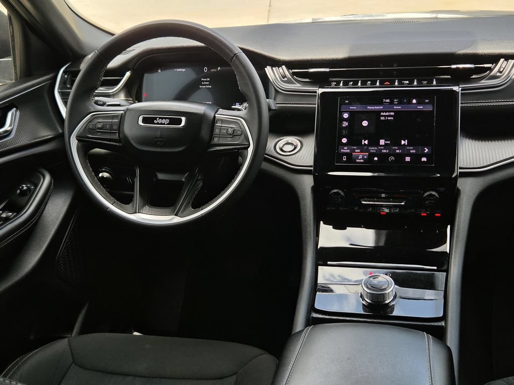 Used 2025 Jeep Grand Cherokee Laredo RWD image 22