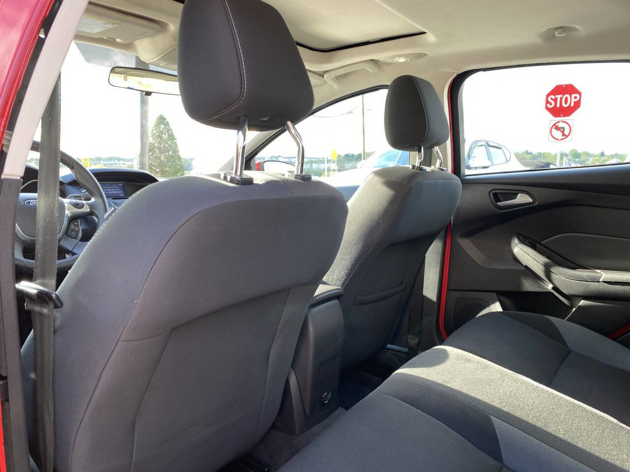 Used 2012 Ford Focus SE FWD image 13