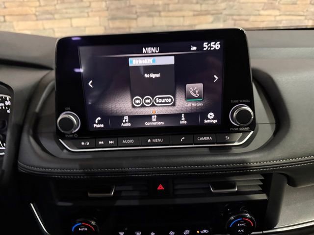 Certified 2025 Nissan Rogue SV image 22