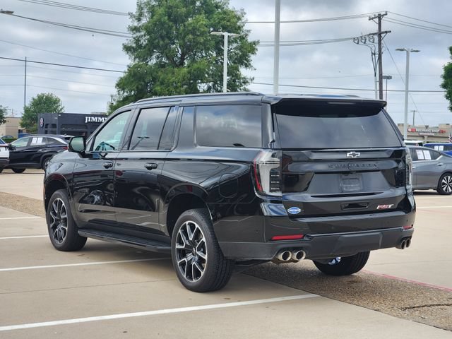 Used 2025 Chevrolet Suburban RST w/ Comfort Package AWD/4WD image 4