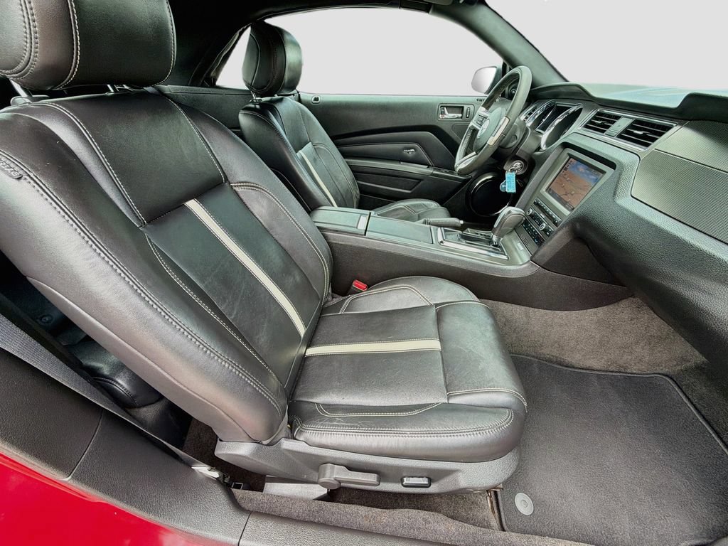 Used 2013 Ford Mustang GT Premium w/ Electronics Pkg RWD image 30